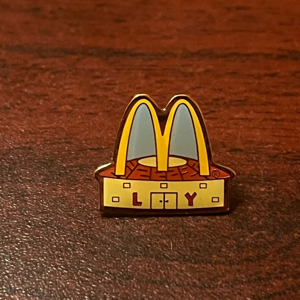 McDonald’s Restaurants Dome Building Employee Lapel Hat Pin‎